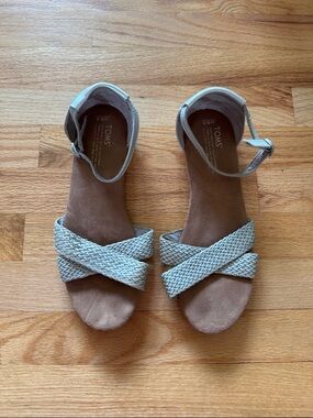 TOMS Women's Braided Ankle-Strap Sandals in Silver Size 9.5